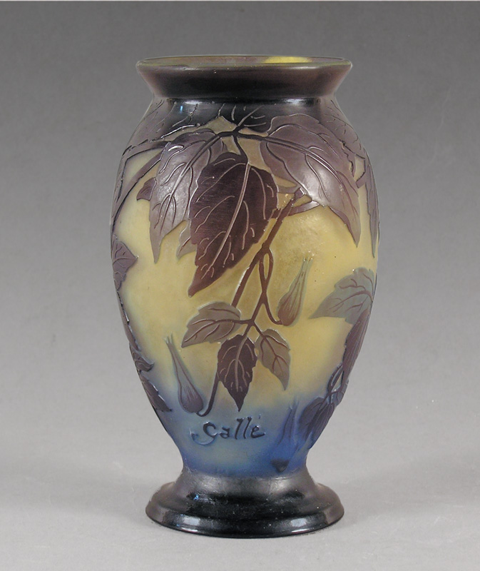  PEQUEÑO VASO FRANCES DE VIDRIO ARTISTICO FIRMADO GALLE.