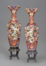 Lote 62: PAR DE IMPORTANTES VASOS DE PORCELANA JAPONESA DE IMARI. PAR DE IMPORTANTES VASOS DE PORCELANA JAPONESA DE IMARI.