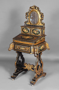 Lote 202: CURIOSO 'BONHEUR DU JOUR' INGLES VICTORIANO. CURIOSO 'BONHEUR DU JOUR' INGLES VICTORIANO.