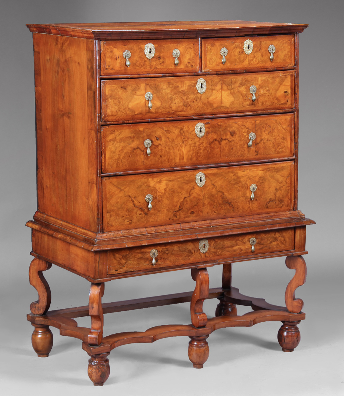  ANTIGUO CHEST ON STAND INGLES WILLIAM AND MARY. 