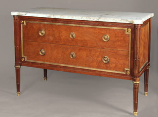 Lote 148: COMODA DE ESTILO FRANCES LUIS XVI.  COMODA DE ESTILO FRANCES LUIS XVI. 
