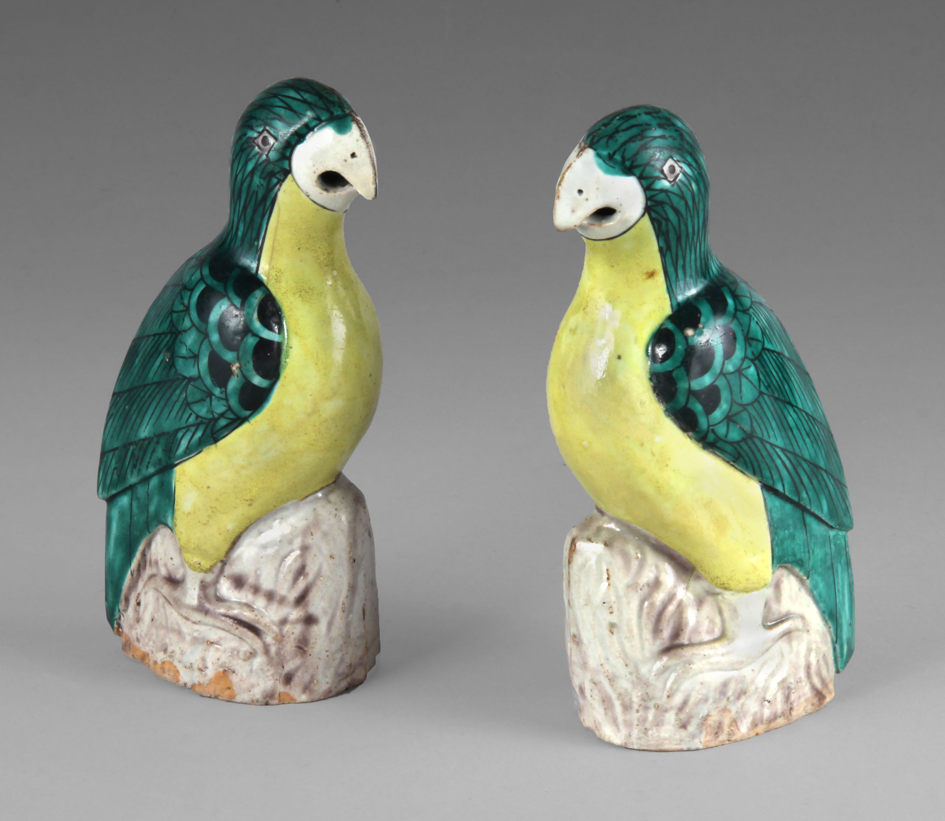  PAR DE PEQUEÑAS FIGURAS DE ANTIGUA PORCELANA CHINA.
