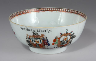 Lote 736: CENTRO DE ANTIGUA PORCELANA CHINA DE LA COMPAGNIE DES INDES. CENTRO DE ANTIGUA PORCELANA CHINA DE LA COMPAGNIE DES INDES.