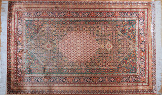 Lote 253: ALFOMBRA PERSA DE LANA TEJIDA A MANO.  ALFOMBRA PERSA DE LANA TEJIDA A MANO. 