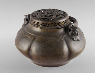 Lote 528: ANTIGUO SAHUMADOR ORIENTAL DE BRONCE PATINADO.  ANTIGUO SAHUMADOR ORIENTAL DE BRONCE PATINADO. 