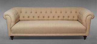 Lote 201: SOFA CONFORTABLE PARA TRES CUERPOS.  SOFA CONFORTABLE PARA TRES CUERPOS. 