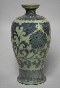 Lote 349: ANTIGUO VASO DE PORCELANA CHINA CELADON. ANTIGUO VASO DE PORCELANA CHINA CELADON.