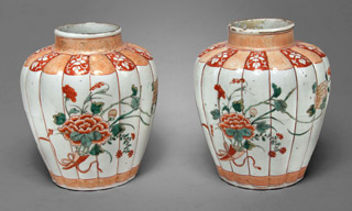 Lote 345: PAR DE ANTIGUOS VASOS DE PORCELANA CHINA FAMILLE VERT. PAR DE ANTIGUOS VASOS DE PORCELANA CHINA FAMILLE VERT.