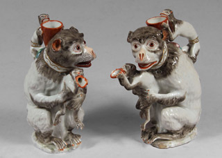 Lote 343: DOS GRUPOS DE MONOS DE PORCELANA ALEMANA DE NYMPHEMBURG. DOS GRUPOS DE MONOS DE PORCELANA ALEMANA DE NYMPHEMBURG.
