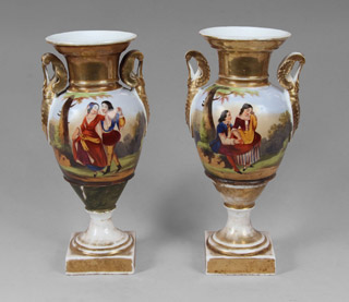 Lote 395: PAR DE ANFORAS DE PORCELANA FRANCESA VIEUX PARIS. PAR DE ANFORAS DE PORCELANA FRANCESA VIEUX PARIS.