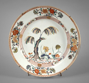 Lote 348: GRAN PLATO DE PORCELANA JAPONESA KAKIEMON. GRAN PLATO DE PORCELANA JAPONESA KAKIEMON.