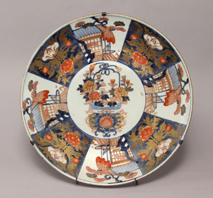 Lote 364: GRAN PLATO DE PORCELANA JAPONESA DE ARITA. GRAN PLATO DE PORCELANA JAPONESA DE ARITA.