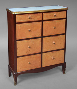 Lote 200: PEQUEÑO MUEBLE CAJONERO JANSEN DE ARRIMO. PEQUEÑO MUEBLE CAJONERO JANSEN DE ARRIMO.