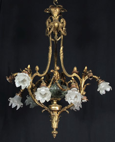 Lote 286: ARAÑA FRANCESA DE BRONCE DORADO ESTILO LUIS XV.  ARAÑA FRANCESA DE BRONCE DORADO ESTILO LUIS XV. 