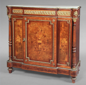 Lote 155: MUEBLE DE ARRIMO ESTILO FRANCES LUIS XVI.  MUEBLE DE ARRIMO ESTILO FRANCES LUIS XVI. 