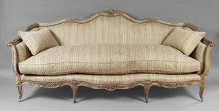 Lote 154: SOFA FRANCES DE ESTILO LUIS XV.  SOFA FRANCES DE ESTILO LUIS XV. 