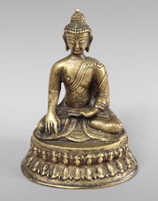 Lote 556: PEQUEÑA FIGURA CHINA 'BHUDA' DE BRONCE CINCELADO. PEQUEÑA FIGURA CHINA 'BHUDA' DE BRONCE CINCELADO.