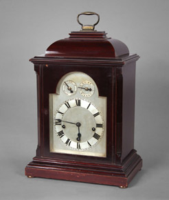 Lote 475: RELOJ INGLES DE APOYO CON DOBLE SONERIA. RELOJ INGLES DE APOYO CON DOBLE SONERIA.