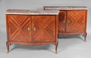 Lote 152: PAR DE MUEBLES ESTILO FRANCES LUIS XV DE LA CASA GAUWELOOSE. PAR DE MUEBLES ESTILO FRANCES LUIS XV DE LA CASA GAUWELOOSE.
