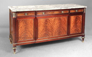 Lote 192: APARADOR ESTILO FRANCES LUIS XVI DE LA CASA GAUWELOOSE.  APARADOR ESTILO FRANCES LUIS XVI DE LA CASA GAUWELOOSE. 