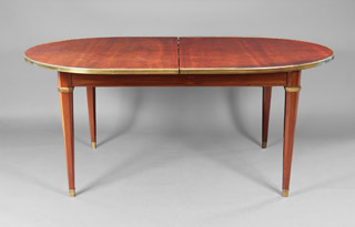 Lote 171: MESA OVAL DE ESTILO FRANCES LUIS XVI PARA COMEDOR.  MESA OVAL DE ESTILO FRANCES LUIS XVI PARA COMEDOR. 
