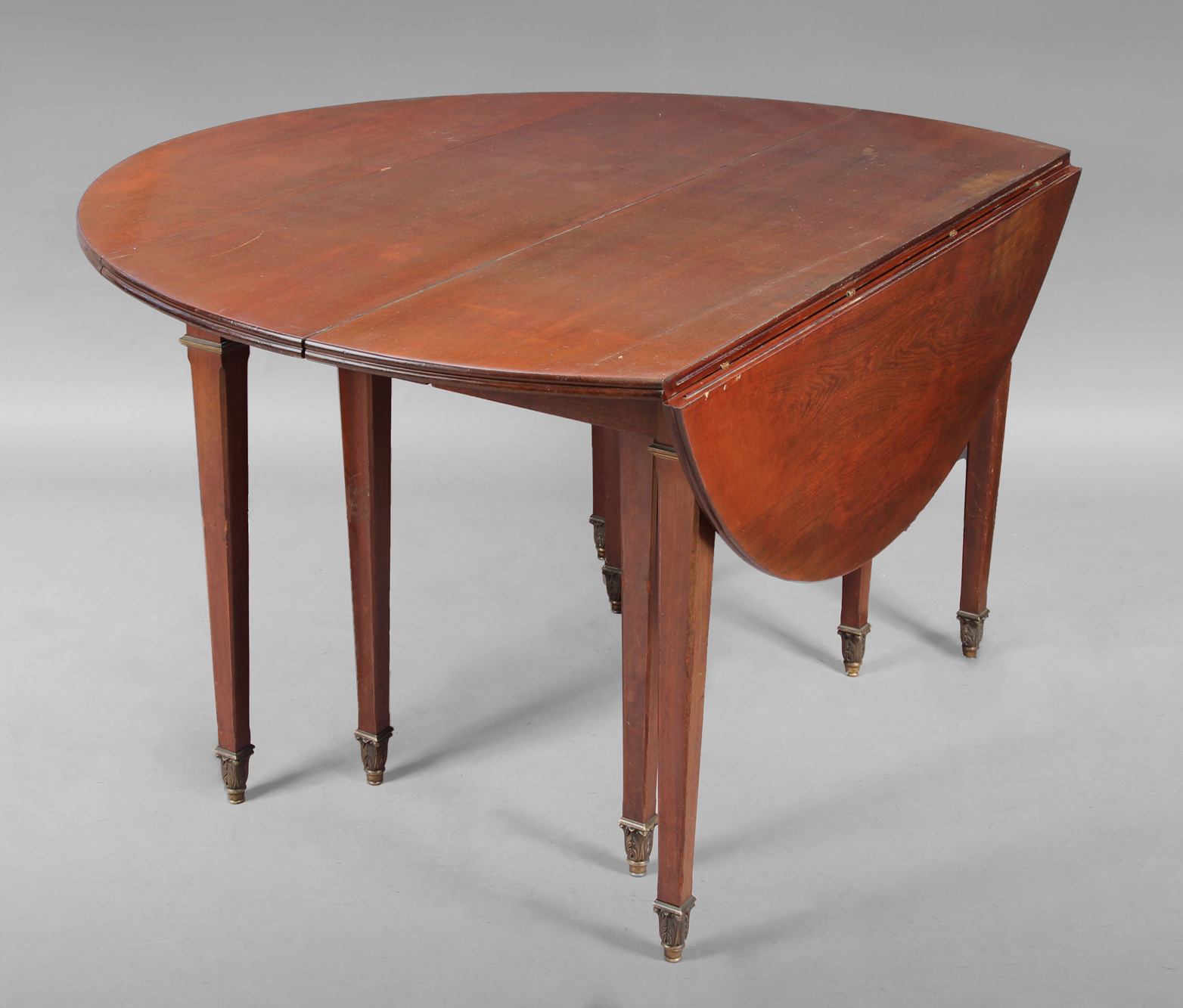  MESA CIRCULAR DE ESTILO FRANCES LUIS XVI PARA COMEDOR. 