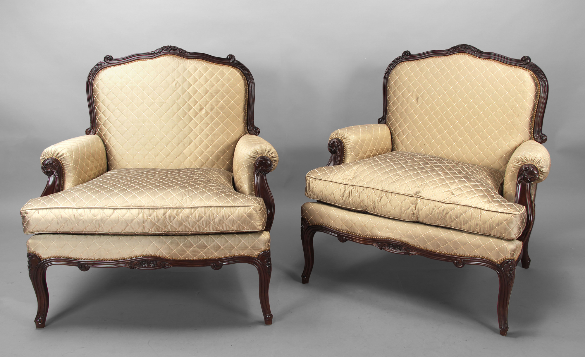  PAR DE SILLONES MARQUISE DE ESTILO FRANCES LUIS XV. 
