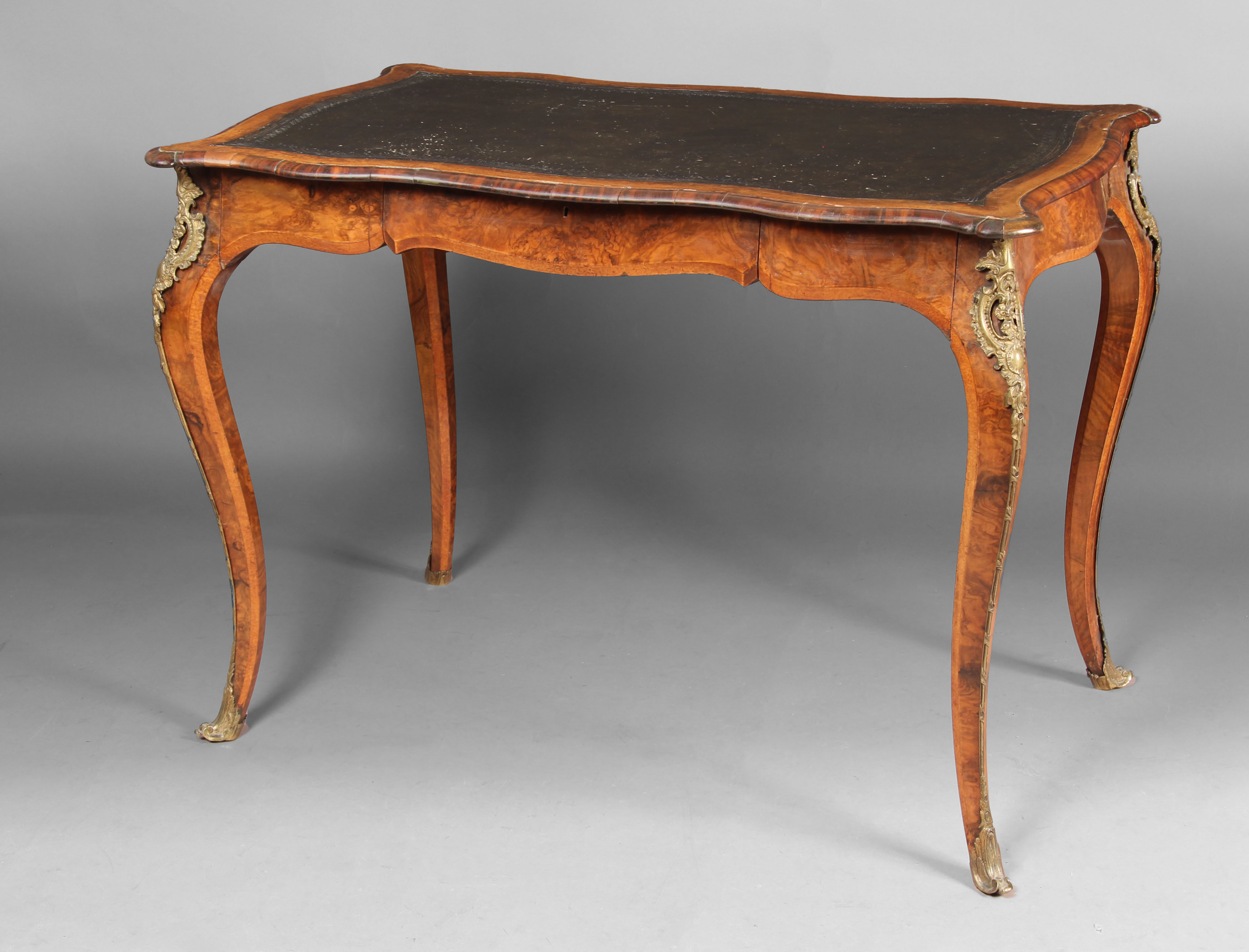  MESA ESCRITORIO DE ESTILO FRANCES LUIS XV. 