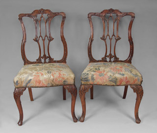 Lote 227: PAR DE SILLAS INGLESAS CHIPPENDALE. PAR DE SILLAS INGLESAS CHIPPENDALE.