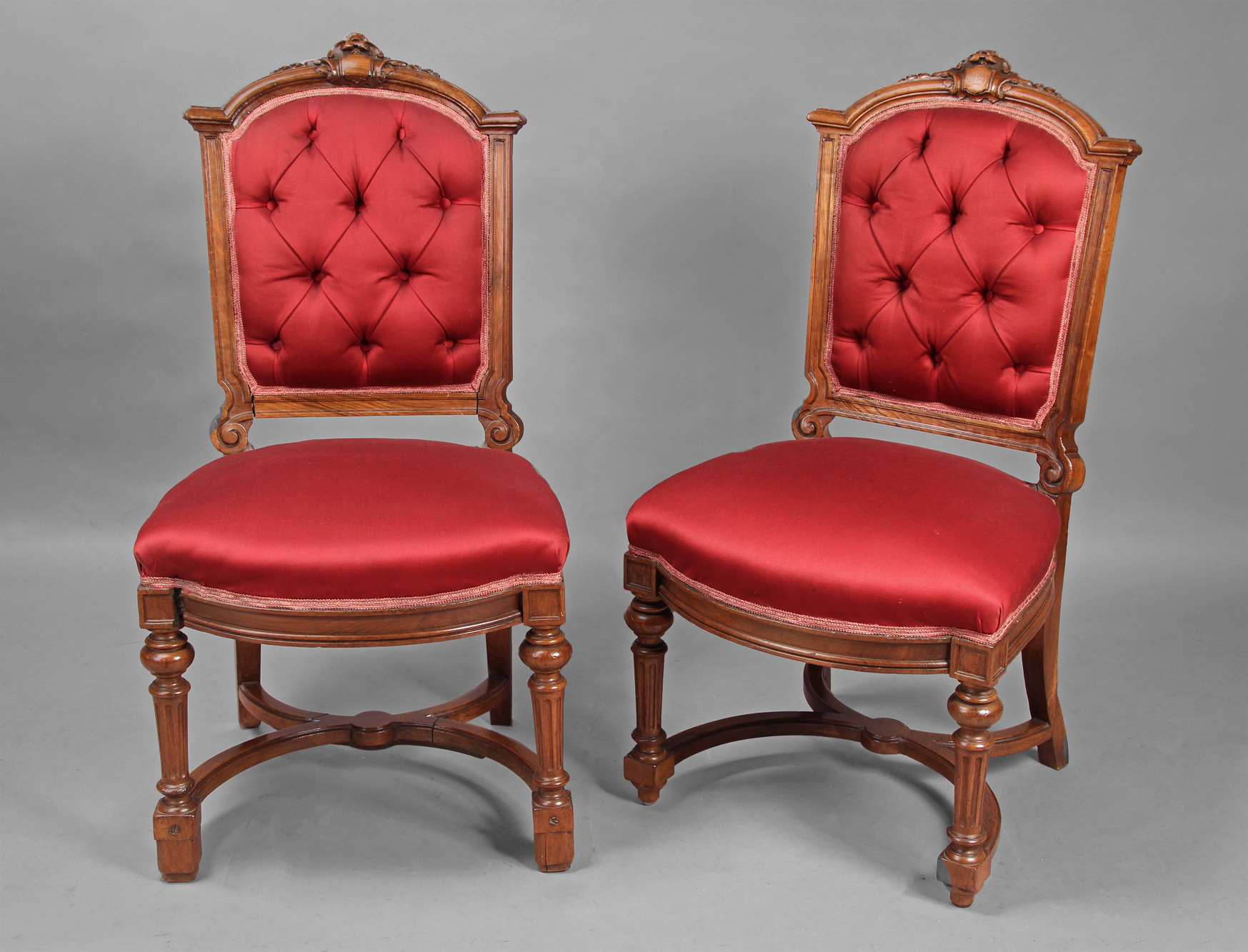  PAR DE SILLAS DE ESTILO FRANCES LUIS XVI. 