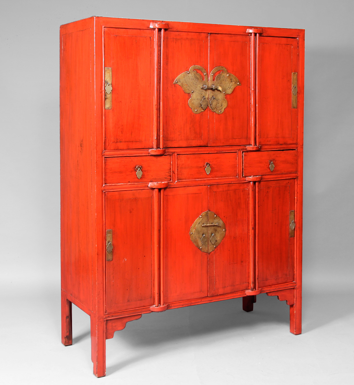  ANTIGUO MUEBLE CHINO RECUBIERTO POR LACA ROJA. 