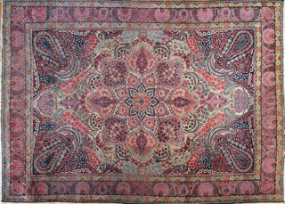 Lote 337: ALFOMBRA PERSA KIRMAN DE LANA TEJIDA A MANO.  ALFOMBRA PERSA KIRMAN DE LANA TEJIDA A MANO. 