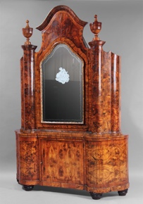 Lote 149: ANTIGUO GABINETE VENECIANO FORMADO POR DOS CUERPOS.  ANTIGUO GABINETE VENECIANO FORMADO POR DOS CUERPOS. 