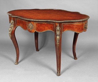Lote 181: MESA FRANCESA DE FORMA OVAL PARA CENTRO.  MESA FRANCESA DE FORMA OVAL PARA CENTRO. 