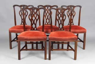 Lote 237: DIEZ SILLAS DE ESTILO INGLES CHIPPENDALE PARA COMEDOR.  DIEZ SILLAS DE ESTILO INGLES CHIPPENDALE PARA COMEDOR. 