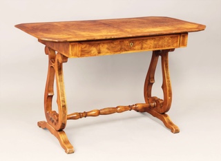 Lote 188: ANTIGUA MESA AUSTRIACA DE ESTILO BIEDERMEIER.  ANTIGUA MESA AUSTRIACA DE ESTILO BIEDERMEIER. 