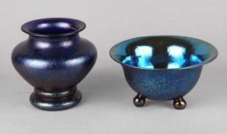 Lotes 635 y 662: 
																		VASO AUSTRIACO DE VIDRIO IRIDISCENTE FIRMADO LOETZ. 
																		CENTRO DE VIDRIO ARTISTICO IRIDISCENTE. 