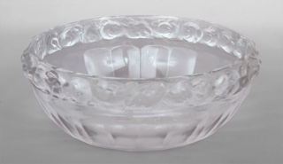 Lote 528: ENSALADERA FRANCESA DE VIDRIO ARTISTICO LALIQUE.  ENSALADERA FRANCESA DE VIDRIO ARTISTICO LALIQUE. 