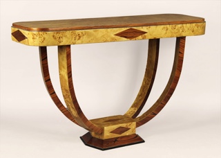 Lote 192: CONSOLA ESTILIZADA DE ESTILO ART DECO.  CONSOLA ESTILIZADA DE ESTILO ART DECO. 