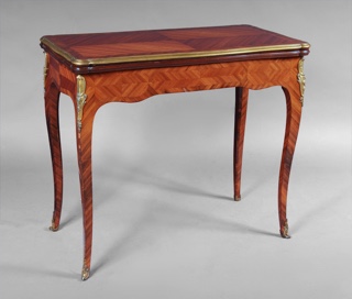 Lote 291: MESA LIBRO DE ESTILO FRANCES LUIS XV PARA JUEGO.  MESA LIBRO DE ESTILO FRANCES LUIS XV PARA JUEGO. 