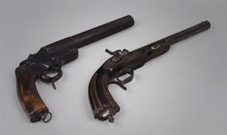 Lotes 714: 
																		GRAN PISTOLA LANZA BENGALAS.