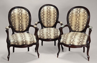 Lote 219: CUATRO ANTIGUOS SILLONES COLONIALES SIGLO XIX.  CUATRO ANTIGUOS SILLONES COLONIALES SIGLO XIX. 