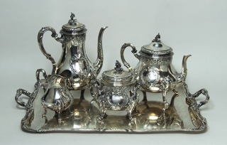 Lote 446: JUEGO DE PLATA FRANCESA SELLADA PARA TE Y CAFE.  JUEGO DE PLATA FRANCESA SELLADA PARA TE Y CAFE. 