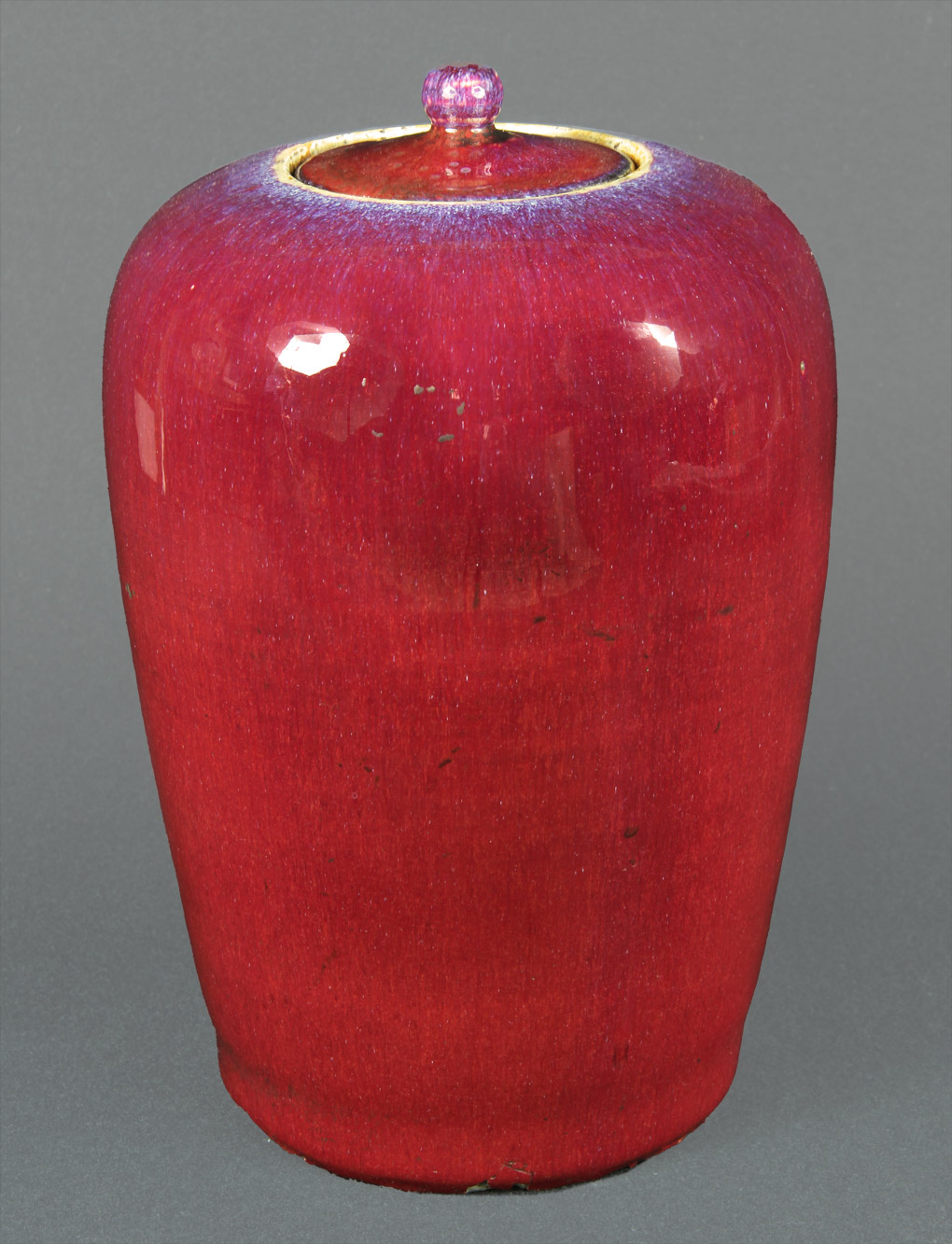  ANTIGUO POTICHE CHINO DE PORCELANA SANG DE BOEUF. 