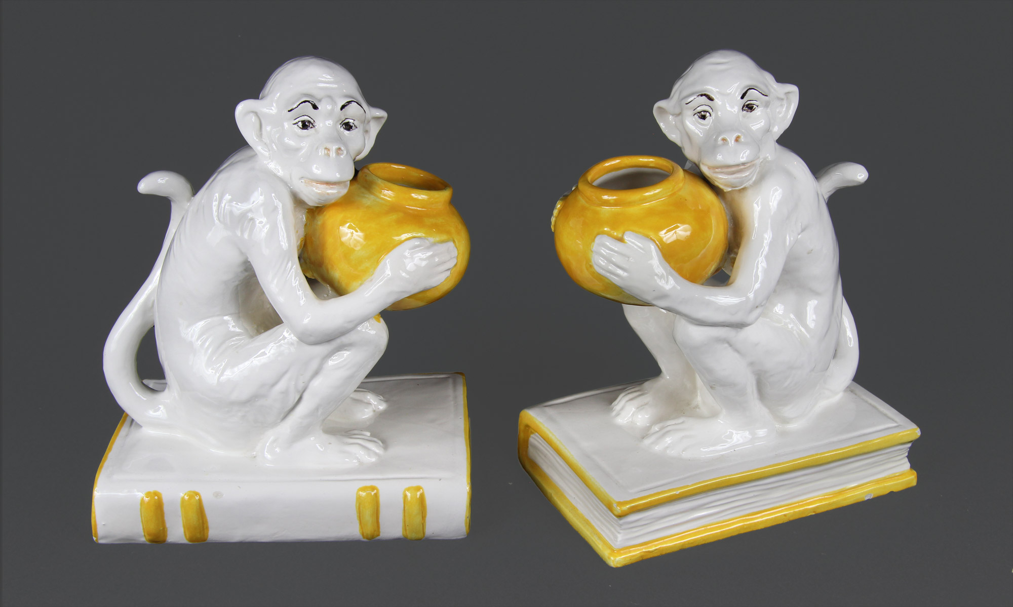  PAR DE FIGURAS MONOS DE CERAMICA ITALIANA ABIGAILS.