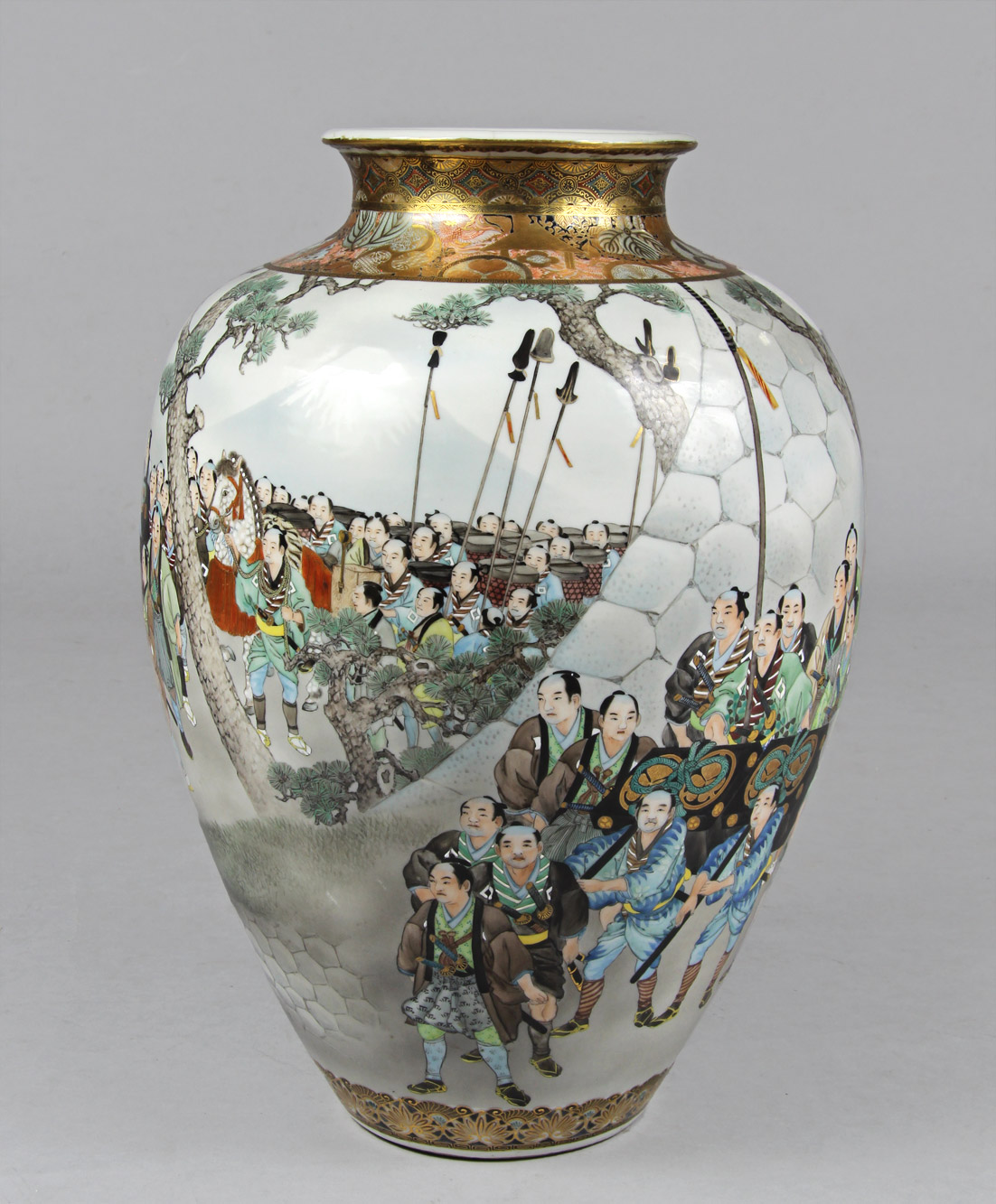  VASO DE PORCELANA JAPONESA DE SATZUMA.