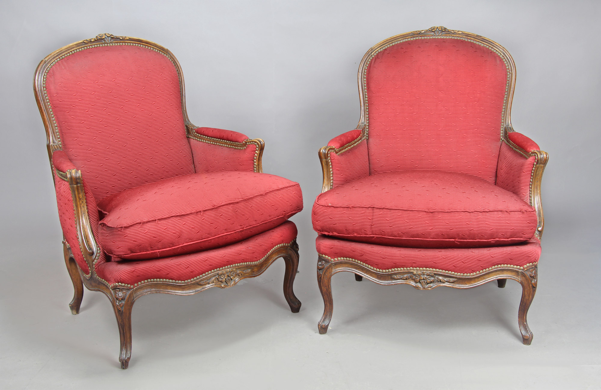  PAR DE SILLONES BERGERE DE ESTILO FRANCES LUIS XV. 