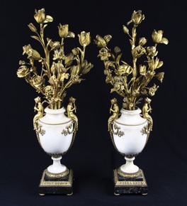 Lote 405: PAR DE ANTIGUOS CANDELABROS FRANCESES DE MARMOL Y BRONCE.  PAR DE ANTIGUOS CANDELABROS FRANCESES DE MARMOL Y BRONCE. 