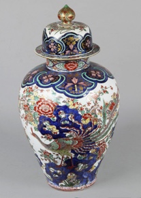 Lote 493: GRAN POTICHE CHINO DE PORCELANA CON TAPA.  GRAN POTICHE CHINO DE PORCELANA CON TAPA. 