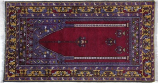 Lote 370: ALFOMBRA TURCA YAHYALI DE LANA TEJIDA A MANO.  ALFOMBRA TURCA YAHYALI DE LANA TEJIDA A MANO. 